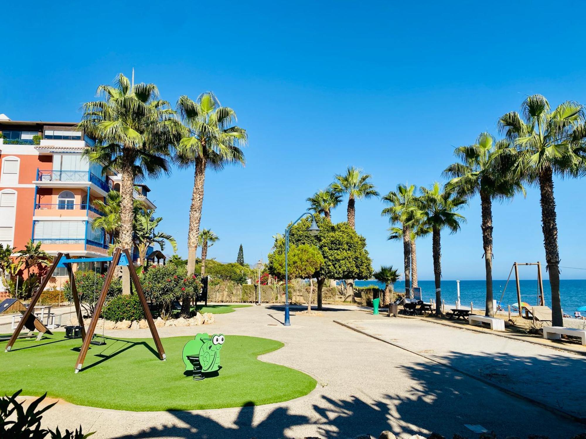Ferienwohnung First Line Torrox Costa Exterior foto